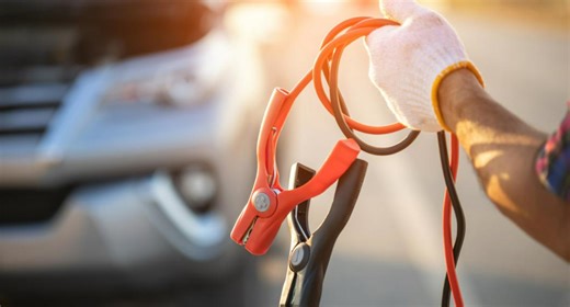 ¿Cómo se colocan las pinzas en la batería del carro? Si no lo hace bien puede ser peligroso