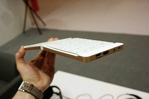 Windows 10 equipped mini PC equipped with a battery, WiDi, various ports on a foldable keyboard "PiPO KB 2"