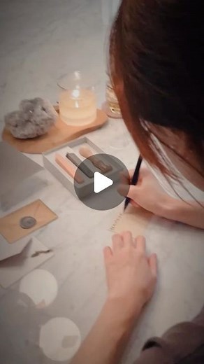 Hebe Tien on Instagram: "現在是什麼時辰了？ 在八月的最後一天，把想說的秘密，密密封存，送給你們。 一起期盼九月的相見！ #周邊預購結束了才說這個秘密好像有點欠揍齁 #不好意思啦不要揍我 #兩封秘密隨機放在密密封蠟組裡 #有緣人限定"