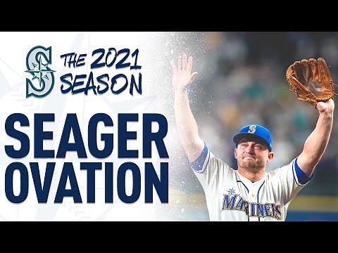 Kyle Seager Exits in the 9th Inning to a Standing Ovation