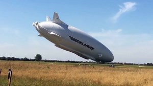 Airlander 10 crash (close-up & slow motion)[1]