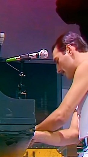 Bohemian Rhapsody 👑 Live Aid 1985 #freddietiktok #rogertaylor #johndeacon #brianmay #queenband #fy #liveaid #fyp # #classicofreddie #parati #queentiktok #foryou #queen #MeuSonhoRockinRio #fyppppppppppppppppppppppp