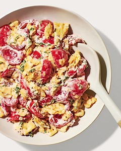 Delight your taste buds with our Southern-Style Tomato and Saltine Salad, featuring Nabisco Premium Saltine Crackers and Duke’s Real Mayonnaise. | Publix