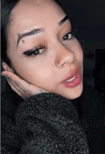 AZU_G (@azu_g1)’s video of the cure love song lyrics