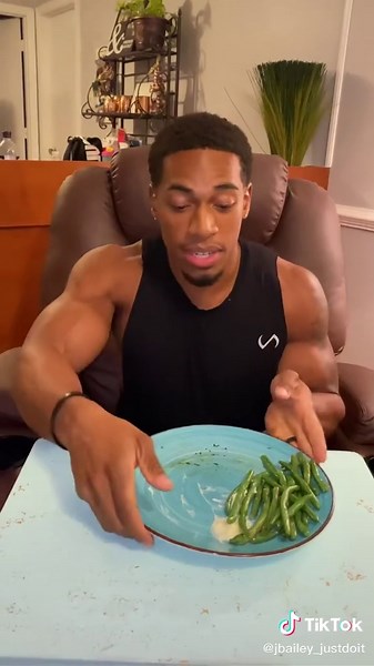 Tag a friend that doesn’t eat vegetables! 🤣 #comedy #cooking #musclechef #optigreens50