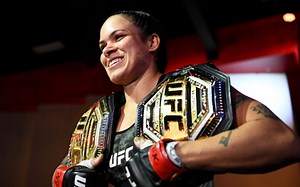 How much does Amanda Nunes make per fight?