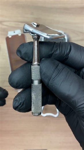 Classic British Rolls Razor with Original Leather Case #shavinghistory