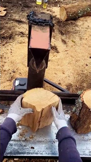 High-Power Mechanical Wood Splitting Machine