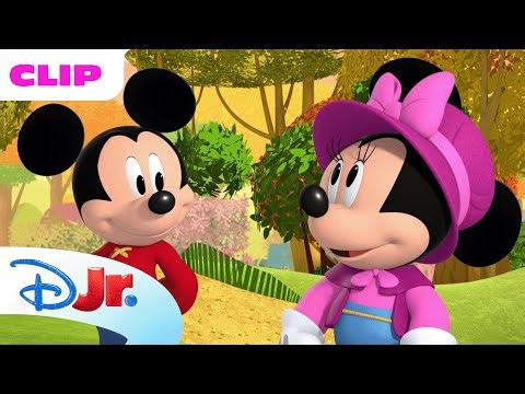 Mickey Mouse Funhouse | Minnie Shares Muffins with a Pink Dinosaur! 🩷 | ‪@disneyjr‬