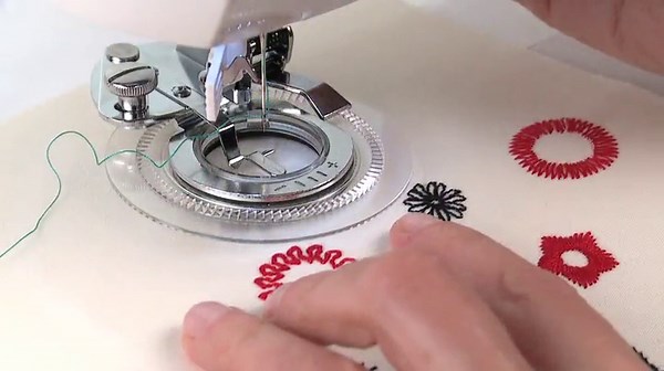 SINGER Flower Stitch Presser Foot | Create Flower-Like Circle Design | Perfect for Appliqué, Covered Buttons, and Fabric Embellishments | Adjustable Sizes | Compatible with Low-Shank Sewing Machines