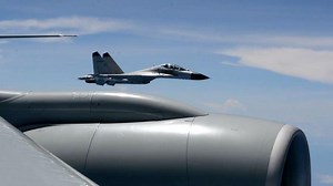 Aviones chinos a menos de 15 metros de cazas de EEUU: las fotos y vídeos desclasificados del Pentágono