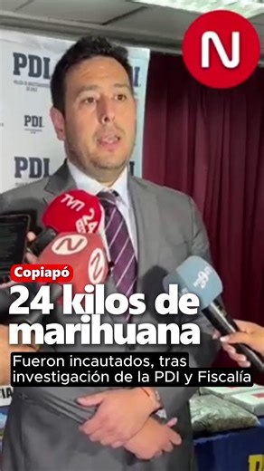 🔎 Golpe al narcotráfico en Copiapó 💥 La PDI, junto al Ministerio Público, logró desarticular una banda criminal dedicada al tráfico ilícito de drogas tras una investigación de varios meses. 👮‍♂️ En un operativo realizado el 1 de enero, detectives interceptaron a 9 personas (chilenos y extranjeros) mientras realizaban transacciones de droga. 📦 Resultados del operativo: • 24 kilos de marihuana incautados 💚 • Dinero en efectivo 💵 • 3 vehículos utilizados para distribuir la droga 🚗🚗🚗 • Los 