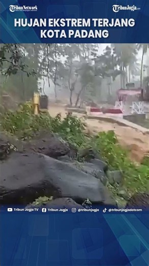 EXTREME WEATHER HITS WEST SUMATRA, 15 LOCATIONS IN PADANG CITY SUBMERGED BY FLOODS #Shorts