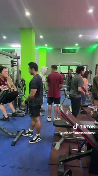 Daily diet routine for client!#f#fitnissmotivation1#17984453ting a healthy diet when you’re working out is key to building muscle, losing fat, improving performance, and staying energized throughout the day. Here’s a simple guide for a daily healthy eating plan that supports your workout goals: ⸻ 🥗 1. Pre-Workout (30–90 mins before exercise) Gives your body the fuel to power through your session. ✅ Eat: \t•\tComplex carbs protein \t•\t🍌 Banana with peanut butter \t•\t🍞 Whole grain toast with 