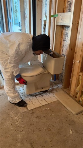 How To Remove An Old Toilet In Less Than 1 Minute! DIY