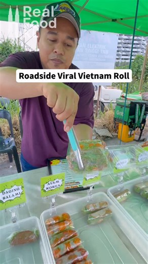 Realfoodkl | Real Food • Real Stories on Instagram: "🌯KL Roadside Viral Vietnam Roll 📍Dinda Kanda Food #realfoodkl #klfoodie #foodhunting #vietnamroll #fyp #klfood #bestfood #food #roadsidefood #viralfood"
