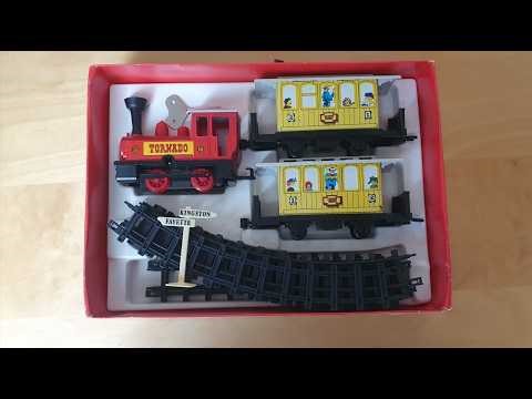 Vintage clockwork Western Train set by VEB Metallspielwaren Weimar GDR tinplate & plastic