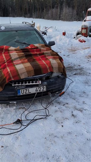 Näst kallaste dagen (260105) i år. -34 grader och vi jobbade en hel del utomhus. Dagen efter hade vi -36.2. Stövlarna krympte så jag hade svårt att få av mig dem 🤪🥶 #isiskägget #vinter #kyla #lilltorp #arbetsamtliv | Småbrukarna på Lilltorp