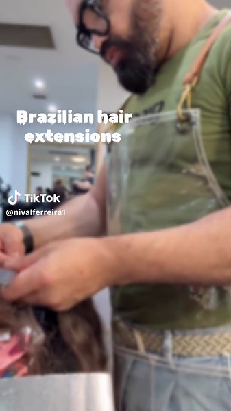 Transforming every strand into pure silk with these Brazilian extensions 💁🏼‍♀️✨ #hairgoals #nivalferreira #confidenceunlocked #brazilianhairextensions #brazilianinvisiblehairextension