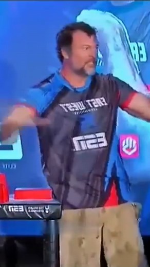 26K views · 252 reactions | The Ref LOST Control  Devon vs Morozov #devon #armwrestling #biceps | World of Strength | Facebook