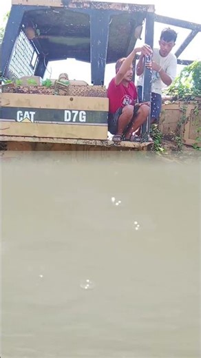 part2😱😰 banjir dadakan di buldozer🤣😅 #funny #shrots #viral