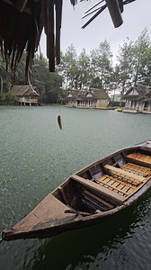suasana kampung sampireun garut saat hujan deras | Kang Deni