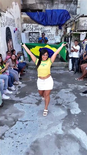 Tour com minha amiga do Equador 🇪🇨 na Rocinha com imagem de Drone #Rolezinhopelafavela