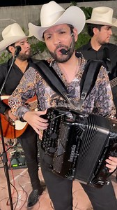 Porque solo los tontos se enamoran igual que yo 🥲🎶 | Bocho Ramos