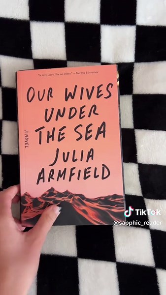 Controversy Around Cartoon Covers in Sapphic Books