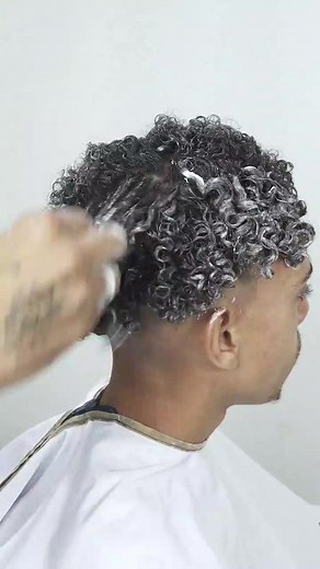 Corte de Cabelo Básico para Cabelos Cacheados