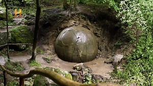 538K views · 10K reactions | ¿Podrían estas esferas funcionar como fuentes de energía potencial? Un análisis de sus materiales, su forma y las teorías que rodean su misterioso propósito.  ¿Te gustó este video? Cuéntanos por qué abajo en comentarios. #AlienígenasAncestrales | HISTORY | Facebook