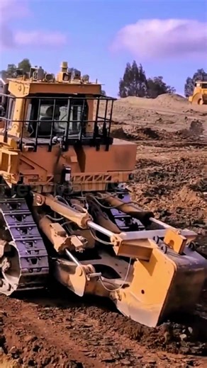 This D11T is Ripping the Ground in Reverse 😮‍🔥 #earthmoving