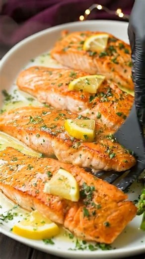 Skillet Seared Salmon with Garlic Lemon Butter Sauce 🍋🥩 #salmon #dinnerrecipes