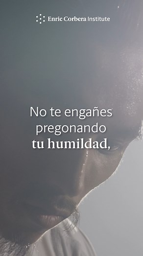 🙄 Muchas veces creemos que nuestras virtudes son sinónimo de arrogancia. Pero justamente reconociéndolas es cuando le damos lugar a nuestra verdadera grandeza. 🌈💫 ✨ Quedarse atrapado en un discurso de falsa humildad puede ser una excusa para evitar enfrentar el miedo de mostrar nuestro propio brillo. 🤔 ¿Qué sientes cuando recibes un halago? #virtudes #grandeza #Humildad #desarrollopersonal #bioneuroemocion #bioneuroemotion #enriccorberainstitute | Enric Corbera