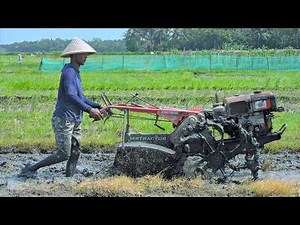 Steel Wheel Cage Walking Tractor Tilling Watered Land for Rice Plantation