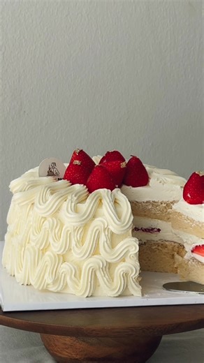 สตอเบอร์รี่ฮอกไกโดเค้ก 🍓🍰 สั่งเค้กผ่านไลน์ @ projectbox (มี@) #strawberryshortcake #strawberrycake #สตอเบอร์รี่ช็อตเค้ก