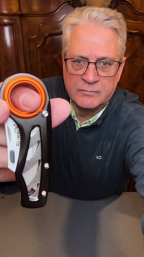 The Ultimate EDC Box Cutter with Finger Hole Grip! 🔥 Safe, Sharp & Perfect for Everyday Carry #edcgamechanger #edc #knifecommunity