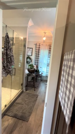 Let’s take a tour of most of the house today! 🍂🍂🍂🍂 #farmhouse #countryhomes #customhome #lakehouse #southernhome #openfloorplan #kitcheninspo #rusticdecor #rustichomedecor #farmhousehomedecor #openfloorplan #lakehouse #falldecor #decorating