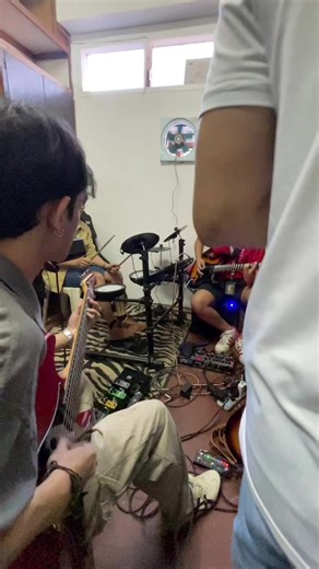 Boss ME-70 vs Cuvave: Sound Comparison and Review