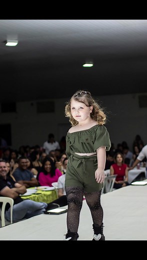 Primeira vez na passarela… #menina #fashionkids #marycissi #primaveraverao2024 #desfiledemoda #modelokids #estilo