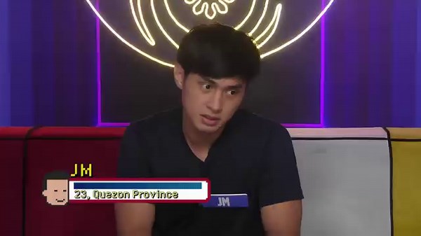 Day 77: Isang patibong ang inihanda ng House Challengers para kina JM at Binsoy na naatasang magluto sa loob ng bahay. Matapos magsaing, sinubukan ni Binsoy na dalhan ng kanin ang mga Housemates, ngunit hinarang ito ng mga House Challengers na nagdulot na tila pagka-inis ng mga Housemates. Sa kanilang unang House Challenge, naganap ang One-Foot Tug-Of-War—Sino ang mananalo? #PBBGen11Tagasilbi | Pinoy Big Brother ABS-CBN