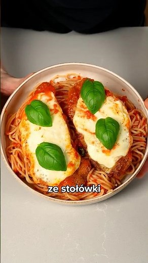 Kurczak po parmeńsku 🍝 #obiad #makaron #przepisy #fitprzepisy #pomysłnaobiad #kurczak #jedzenie