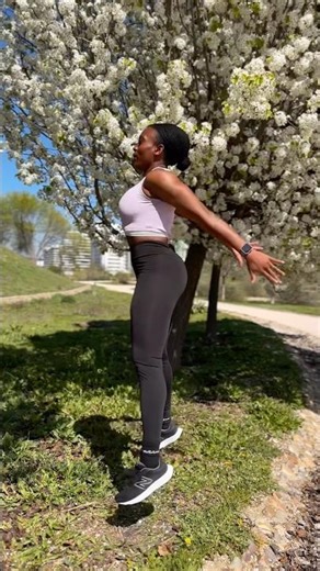 This is your sign to step outside and workout 🌸 #workoutmotivation #outdoorworkout #activebymary