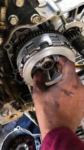 HF Deluxe clutch plate fitting - step by step🔧 #MechanicLife #ClutchRepair #HFDX"