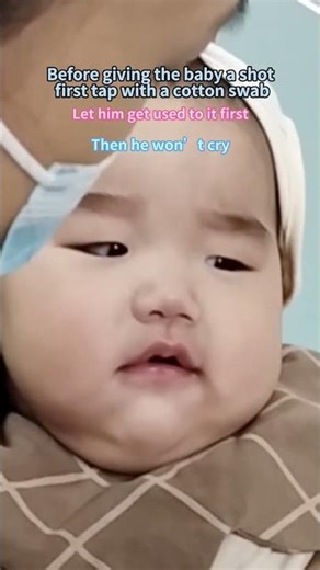 Before giving the baby a shot, first tap with a cotton swab，Let him get used to it first