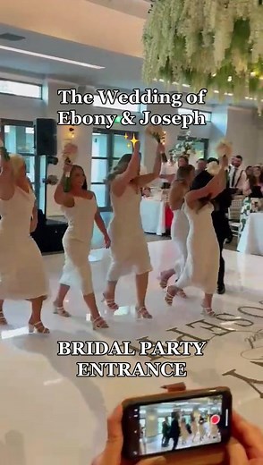 What a bridal party entrance 😍 #melbournedj #weddingtok #bridalparty #bridalpartyentrance #weddingentrance #melbourneweddingdj #fyp #weddingvibes