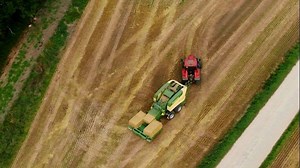Erstmalig präsentiert auf der Agritechnica 2017: Der erste Ballensammelwagen von KRONE – der BaleCollect. Presented for the first time at Agritechnica 2017: KRONE's first bale accumulator – BaleCollect. | KRONE Agriculture