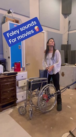 Foley sounds for movies 🍿 #reelfoleysound #foley #foleyartist #asmr #fyp #postproduction #lovemyjob #bts #audio #sound #wheelchair #junky #brokenwheelchair #foleygrass
