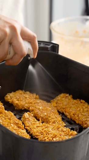 192K views · 1.4K reactions | Honey chilli lime fried chicken tender recipe. Ingredients Chicken tender 500 g Garlic powder 1 tsp Paprika 1 tsp Black pepper 1 tsp Salt ½ tsp Egg 1-2 Plain flour 2-3 tbsp Cornflakes 2-3 cups For Chilli Lime Sauce Butter 1 tbsp Garlic 2 cloves Crushed chillies 1 tsp Lime juice 4 tbsp Lime zest 1 tsp Sweet chilli sauce 2 tbsp Honey 2 tbsp Soy sauce 2 tbsp Cornstarch slurry ( ¼ tsp cornstarch + 3 tbsp water ) Water 1 tbsp | Khin's Kitchen | Facebook