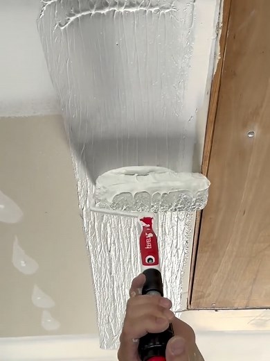 Use the LEVEL5 9” Compound Roller to apply mud & pull with the 12” Taping Knife 🤜 Just ONE pull and it’s SMOOTH as GLASS 🔥 @tkhomeimprovements #drywall #toolsofthetrade #renovate